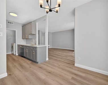 8205 Sands Point Drive - Photo Thumbnail 3