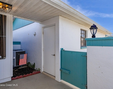 290 Paradise Boulevard - Photo Thumbnail 12