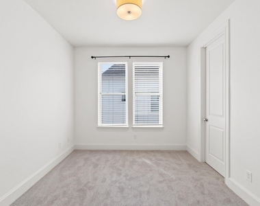 2326 Hutchins Street - Photo Thumbnail 9