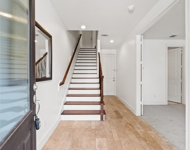 2326 Hutchins Street - Photo Thumbnail 5