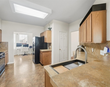 5034 Forest Hurst Drive - Photo Thumbnail 4