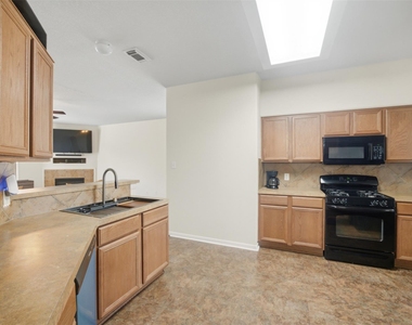 5034 Forest Hurst Drive - Photo Thumbnail 6