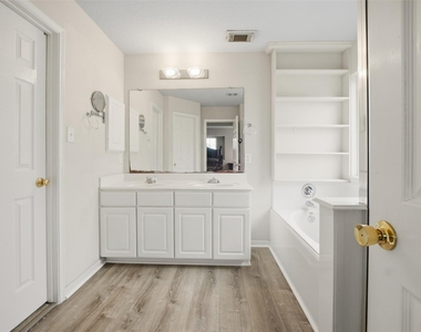 5034 Forest Hurst Drive - Photo Thumbnail 11