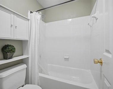5034 Forest Hurst Drive - Photo Thumbnail 9