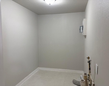 3150 Roberts Street - Photo Thumbnail 10