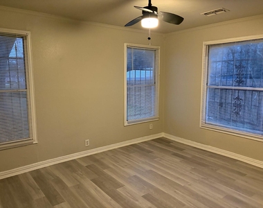 3150 Roberts Street - Photo Thumbnail 4