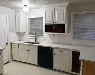 3150 Roberts Street - Photo Thumbnail 3