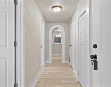 715 Porter Street - Photo Thumbnail 2