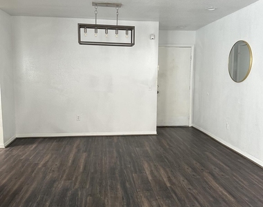 9809 Richmond Avenue - Photo Thumbnail 2