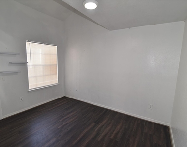 9809 Richmond Avenue - Photo Thumbnail 7