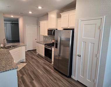 1009 Toledo Bend Drive - Photo Thumbnail 2
