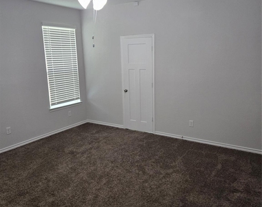 1009 Toledo Bend Drive - Photo Thumbnail 6