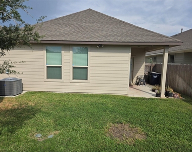 1009 Toledo Bend Drive - Photo Thumbnail 10