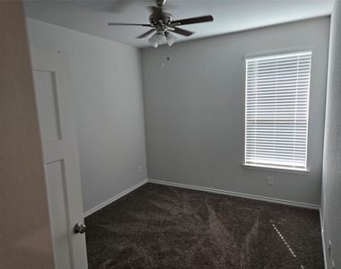 1009 Toledo Bend Drive - Photo Thumbnail 5