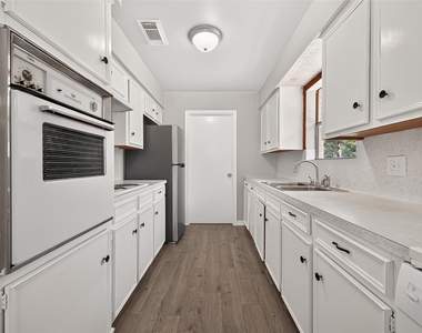 611 Dogwood Trail - Photo Thumbnail 8