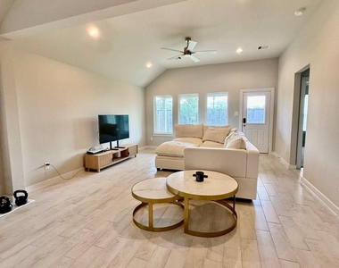 1963 Scarlet Yaupon Way - Photo Thumbnail 4