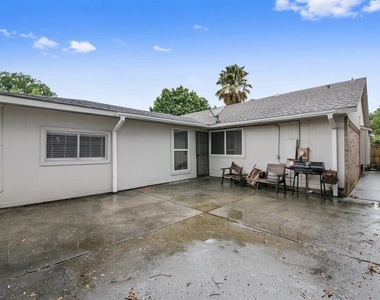 2811 Broad Haven Drive - Photo Thumbnail 4