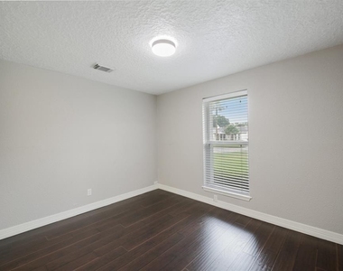 2811 Broad Haven Drive - Photo Thumbnail 10