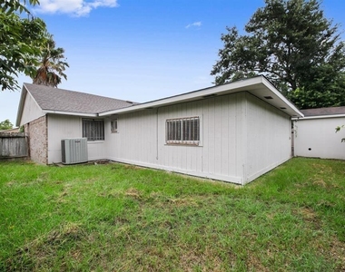 2811 Broad Haven Drive - Photo Thumbnail 3