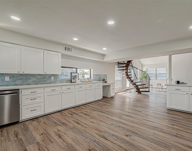 976 Bonita Street - Photo Thumbnail 24