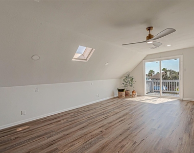 976 Bonita Street - Photo Thumbnail 34