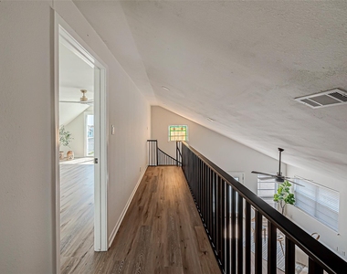 976 Bonita Street - Photo Thumbnail 33
