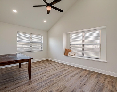 976 Bonita Street - Photo Thumbnail 28