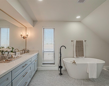 976 Bonita Street - Photo Thumbnail 36