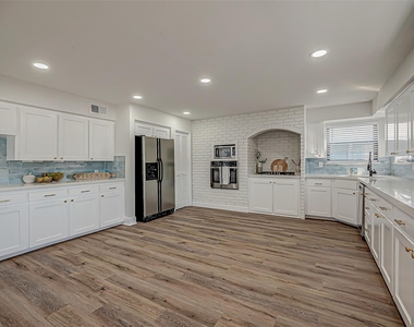 976 Bonita Street - Photo Thumbnail 19
