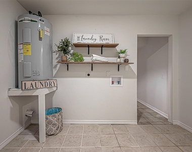 976 Bonita Street - Photo Thumbnail 6