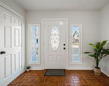 976 Bonita Street - Photo Thumbnail 4
