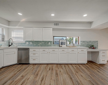 976 Bonita Street - Photo Thumbnail 21