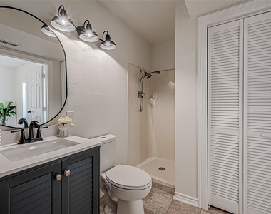 976 Bonita Street - Photo Thumbnail 5