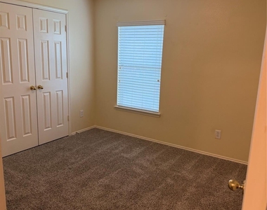 3031 Peerless Pass Ct - Photo Thumbnail 10