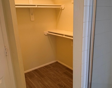 3031 Peerless Pass Ct - Photo Thumbnail 14