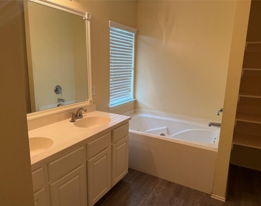 3031 Peerless Pass Ct - Photo Thumbnail 11