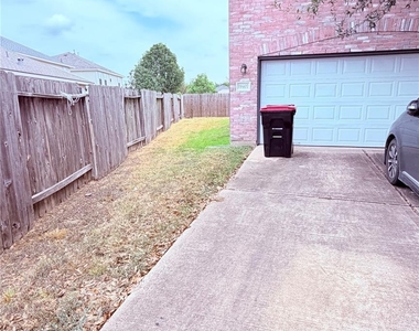 19407 Billineys Park Drive - Photo Thumbnail 2