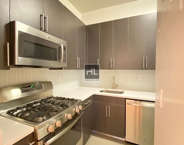 West 53 Street - Photo Thumbnail 2