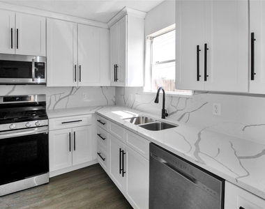 511 Chaseway Drive - Photo Thumbnail 4