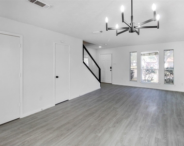 511 Chaseway Drive - Photo Thumbnail 9