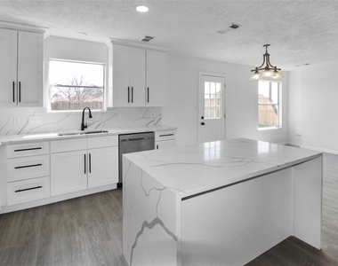 511 Chaseway Drive - Photo Thumbnail 6