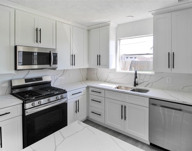 511 Chaseway Drive - Photo Thumbnail 3