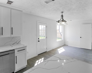 511 Chaseway Drive - Photo Thumbnail 11