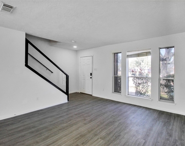511 Chaseway Drive - Photo Thumbnail 8