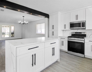 511 Chaseway Drive - Photo Thumbnail 5