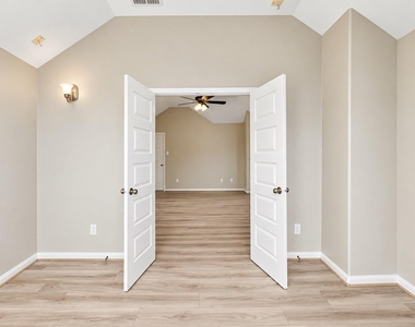 11014 Royale Ridge Lane - Photo Thumbnail 10