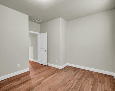 411 S Amherst Drive - Photo Thumbnail 23