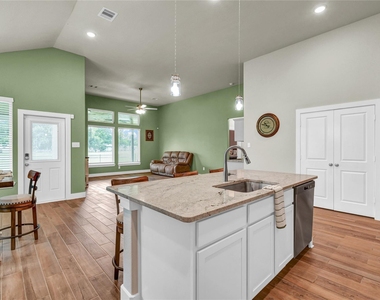 411 S Amherst Drive - Photo Thumbnail 6