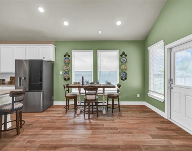 411 S Amherst Drive - Photo Thumbnail 10