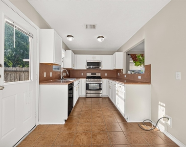 4718 Cypress Dawn Lane - Photo Thumbnail 13